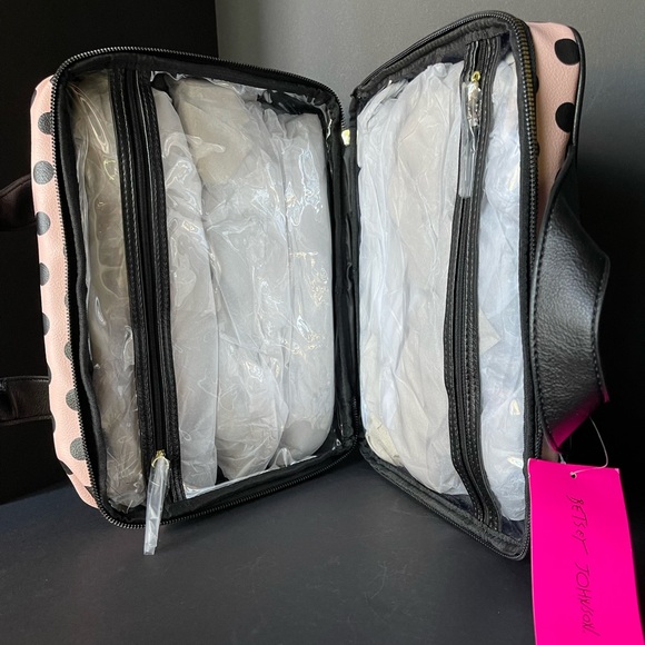 Betsey Johnson pink and black polka dot cosmetic weekender 🩷🖤 - Picture 4 of 4